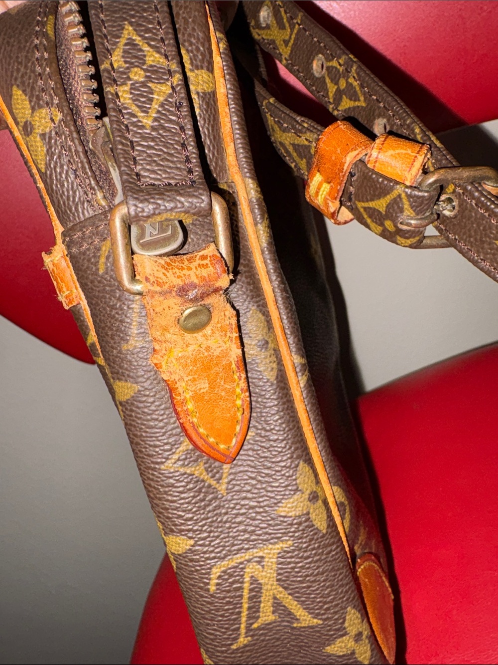 Louis Vuitton Danube Monogram Crossbody both sides have been repaired - Picture 10 of 13